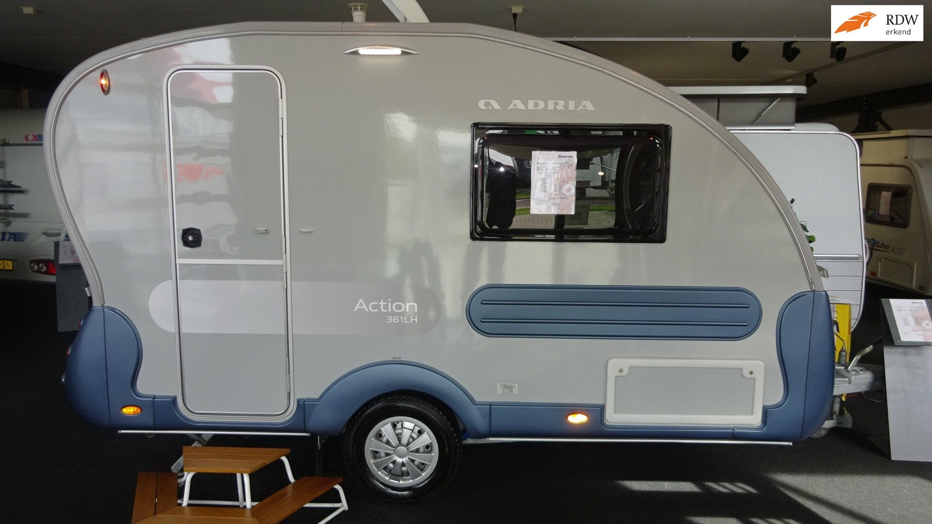 Adria ACTION 361 LH 2019 ruime Dinette/ENKELE BEDDEN TOP, De Haan Caravans, Bedrijf, Info@dehaancaravans.nl, Adria