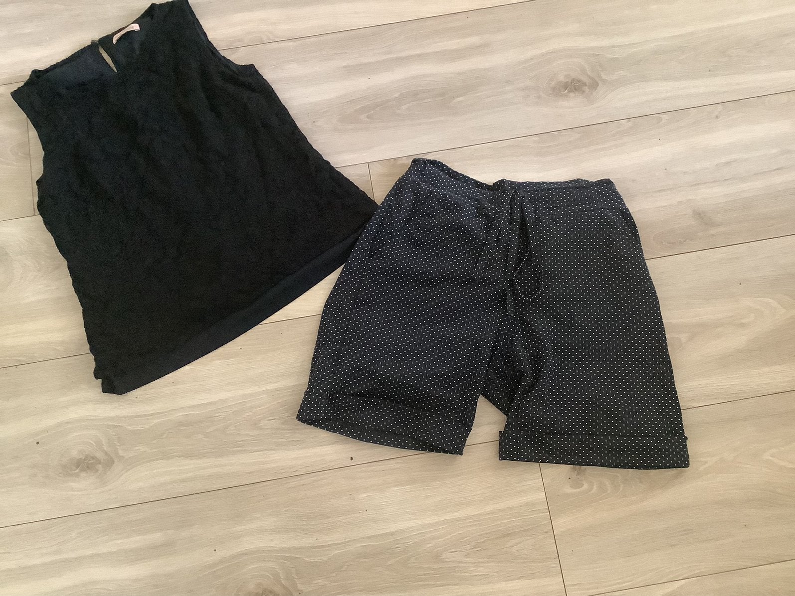 Studio Anneloes travelstof bermuda s met LaDress top M, Kort, Verzenden, Zwart, Zo goed als nieuw