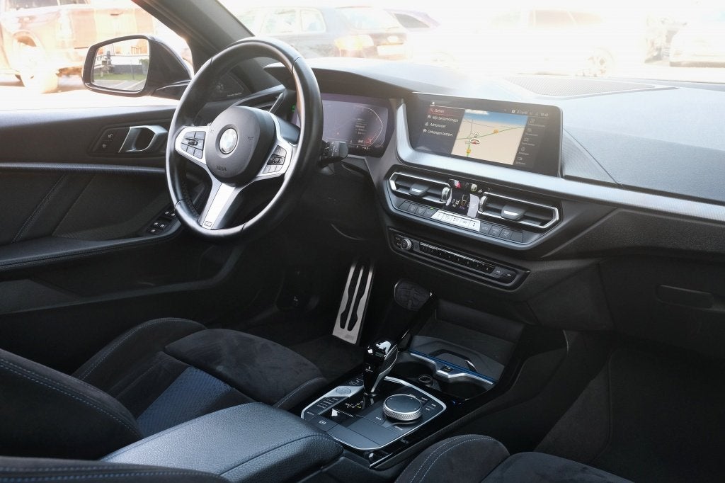 BMW 1-serie 118i M-Sport, Pano, HUD, Kuipstoelen, HK Muziek,, 136 pk, Gebruikt, Leder en Stof, Origineel Nederlands