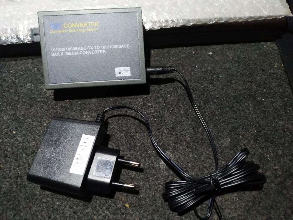 CVT 3002 DR UNIVERSELE GLASVEZEL MEDIACONVERTER, Computers en Software, Pc- en Netwerkkabels, Gebruikt, Ophalen of Verzenden