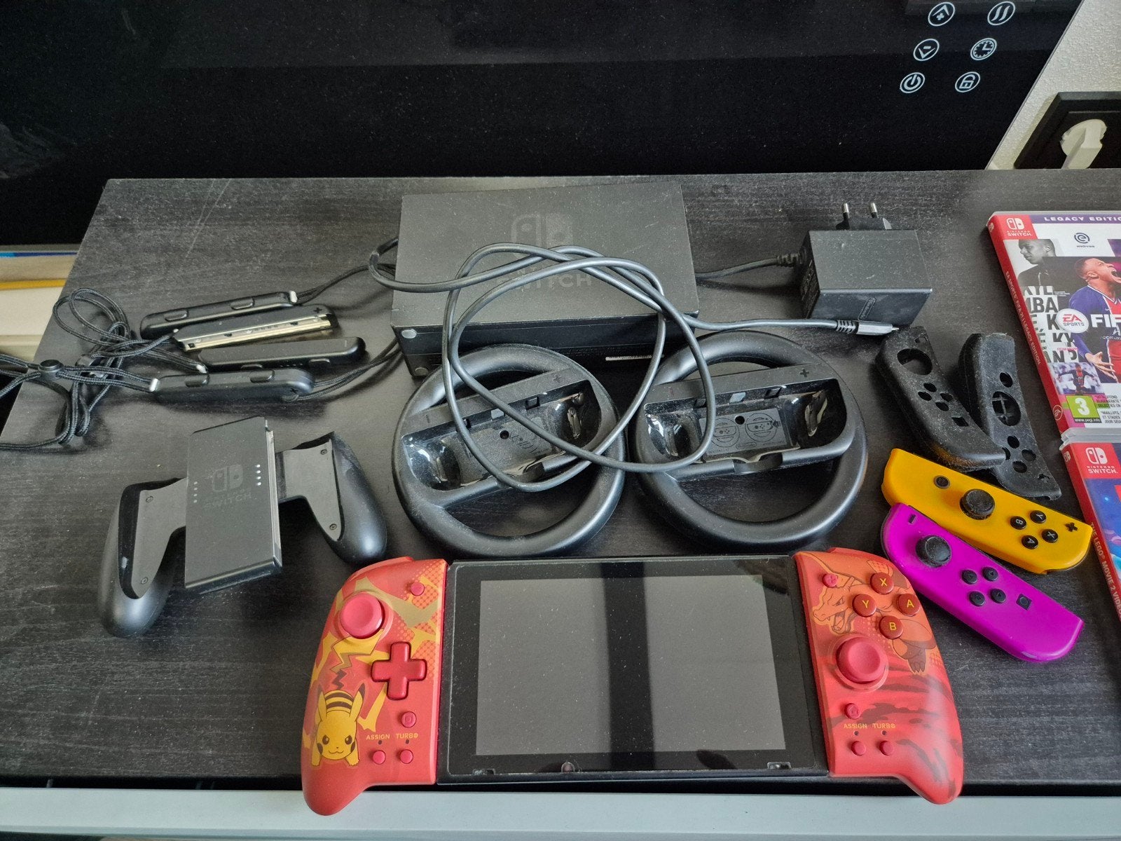 Nintendo Switch met 2 controllers en 4 games, Spelcomputers en Games, Ophalen, Met 2 controllers, Switch Original, Gebruikt
