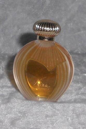 Volle parfum mini Nina ricci Nina, Ophalen of Verzenden, Zo goed als nieuw, Miniatuur, Gevuld