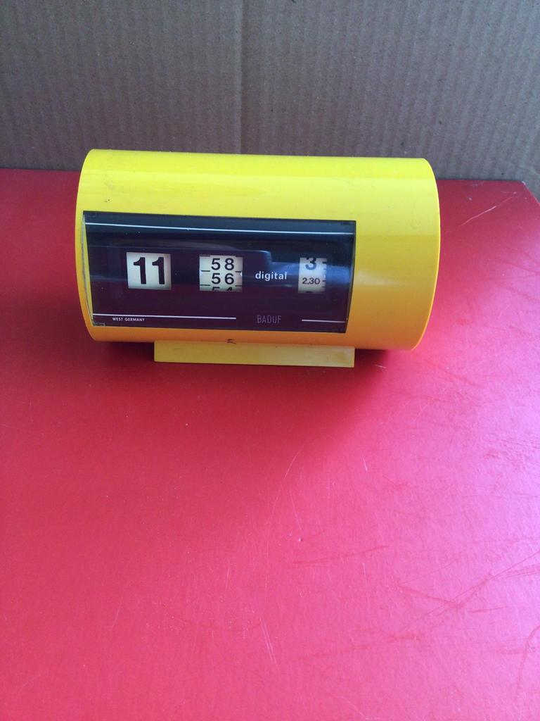 Baduf digital retro klokwekker. Goed werkend als nieuw., Ophalen of Verzenden, Huis en Inrichting