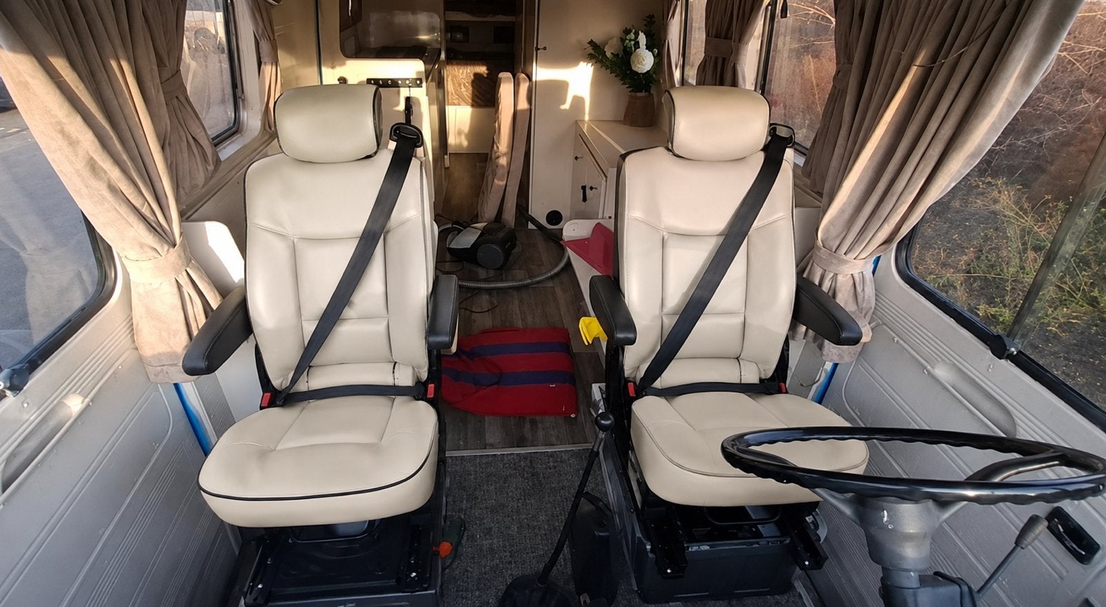 2 Leren Stoelen Zelfbouw Mercedes Bus,Camper,Oldtimer,Cabine, Auto-onderdelen, Interieur en Bekleding, Ophalen, Nieuw, Triumph