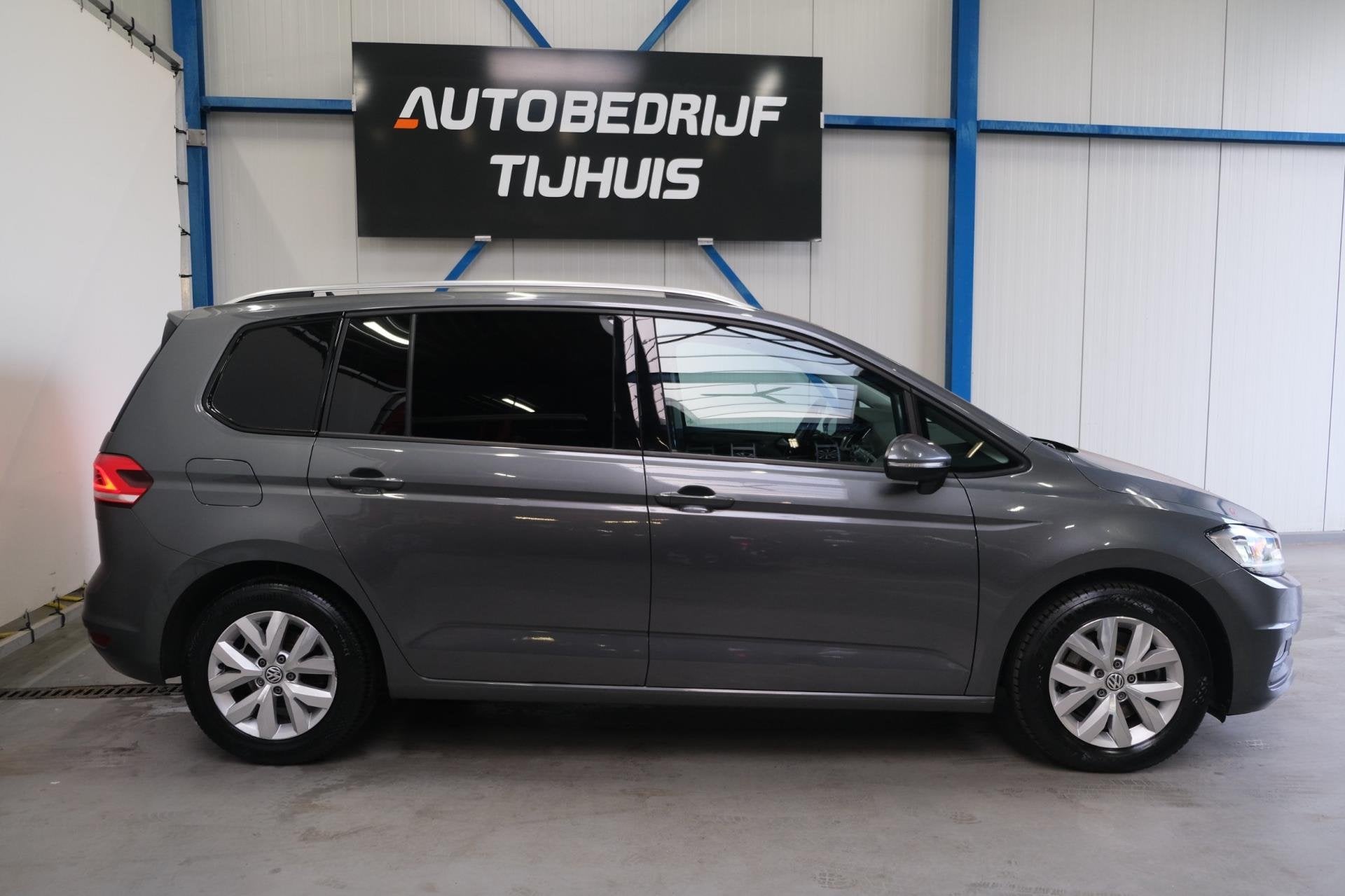 Volkswagen Touran 1.6 TDI - Grijskenteken, Airco, Cruise, Na, Auto's, Voorwielaandrijving, Dealer onderhouden, 1490 kg, Gebruikt
