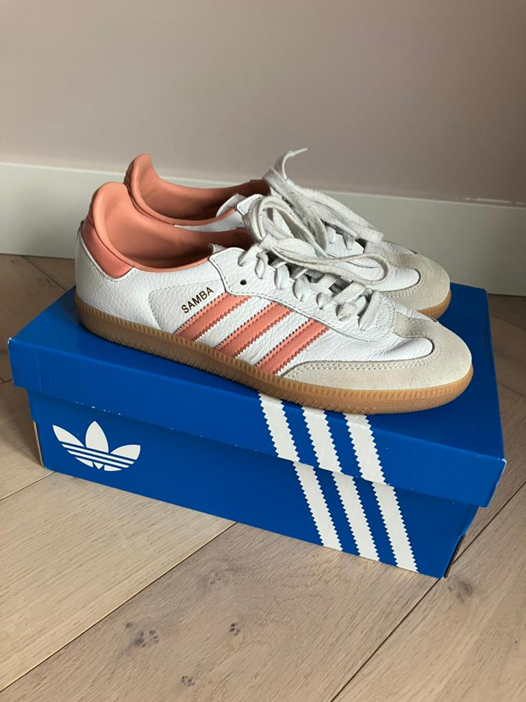 Adidas Samba wit-roze mt 39 1/3, Kleding | Dames, Schoenen, Wit, Ophalen of Verzenden, Sneakers of Gympen, Zo goed als nieuw