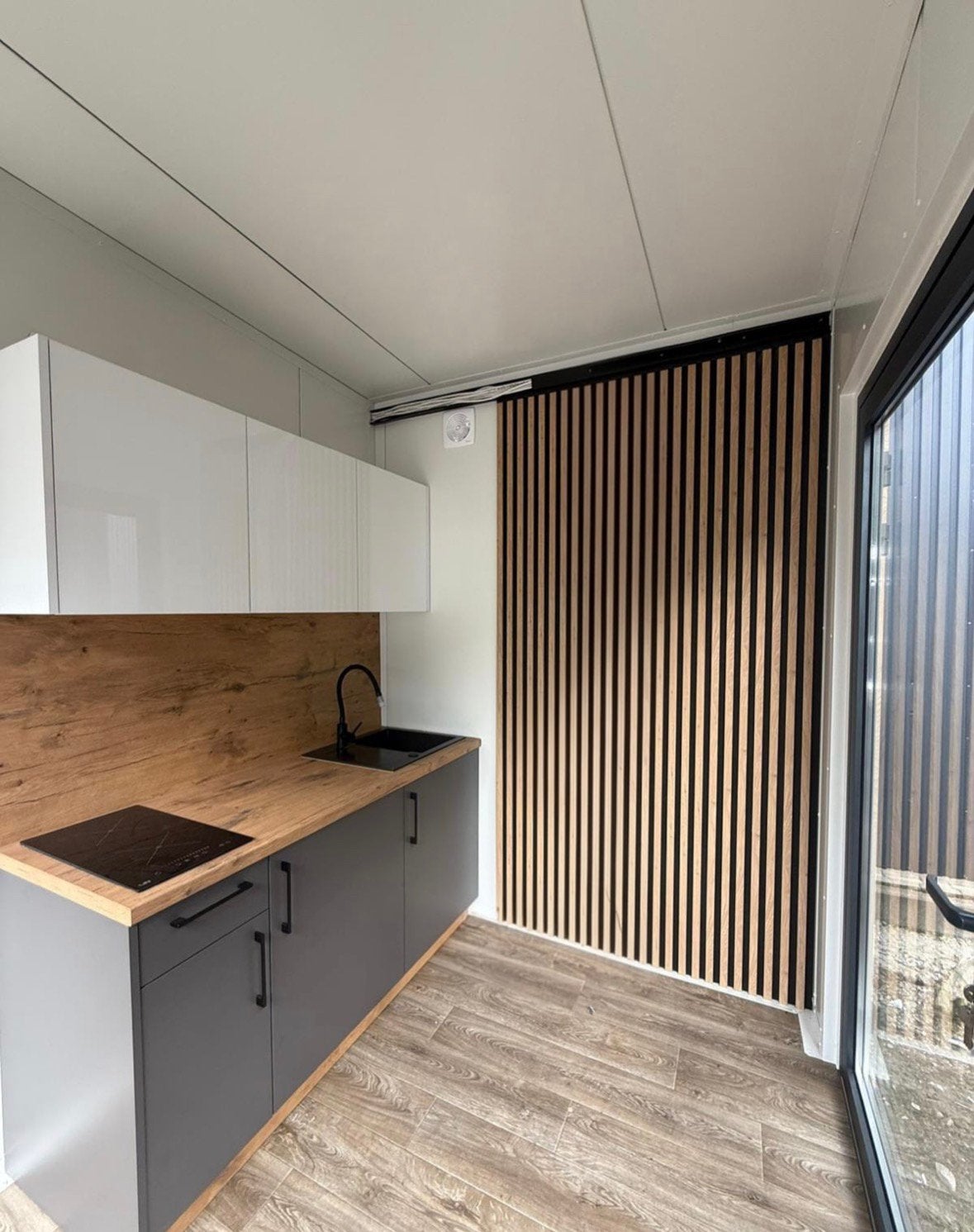Foto 3 van LUXE KANTOOR/WOONUNIT 8x3M COMPLEET– NOG BIJ FABRIKANT