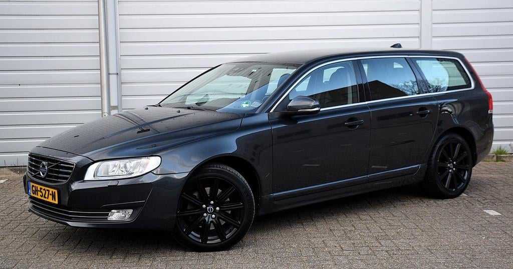 Volvo V70 2.4 D5 AWD Kinetic*274Dkm*NL Auto*245Pk*Trekhaak*, Euro 5, Gebruikt, Zwart, Diesel