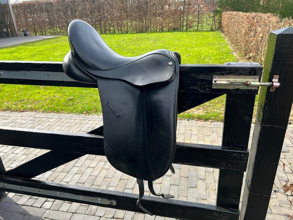 Nette 18 Inch KM dressuurzadel, Dieren en Toebehoren, Ophalen, Gebruikt, Dressuur