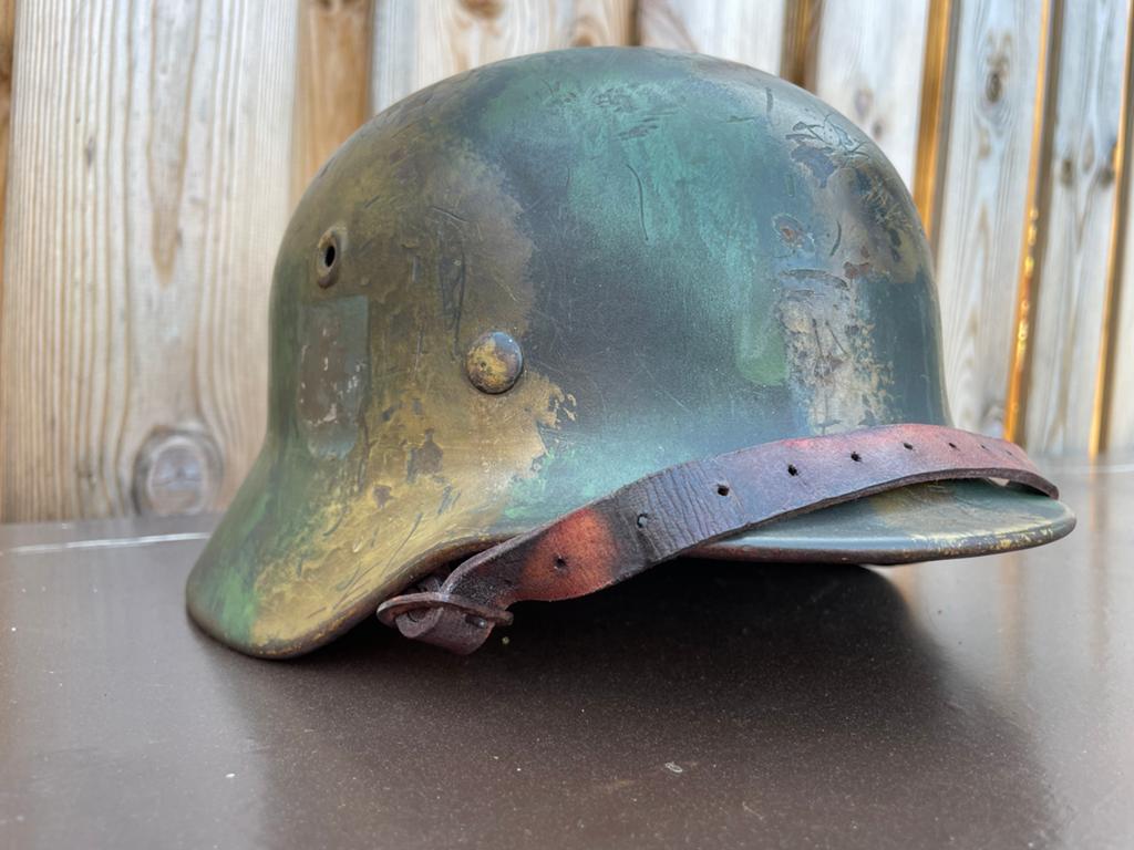 OPRUIMING: Duitse WO2 M35 Camouflage Helm, Verzamelen, Ophalen of Verzenden, Landmacht, Duitsland, Helm of Baret