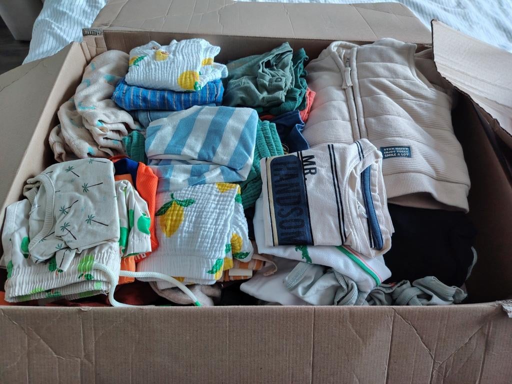 2 Dozen vol jongenskleding maat 56 tm 68, draagdoek, luiers, Kinderen en Baby's, Babykleding | Baby-kledingpakketten, Ophalen