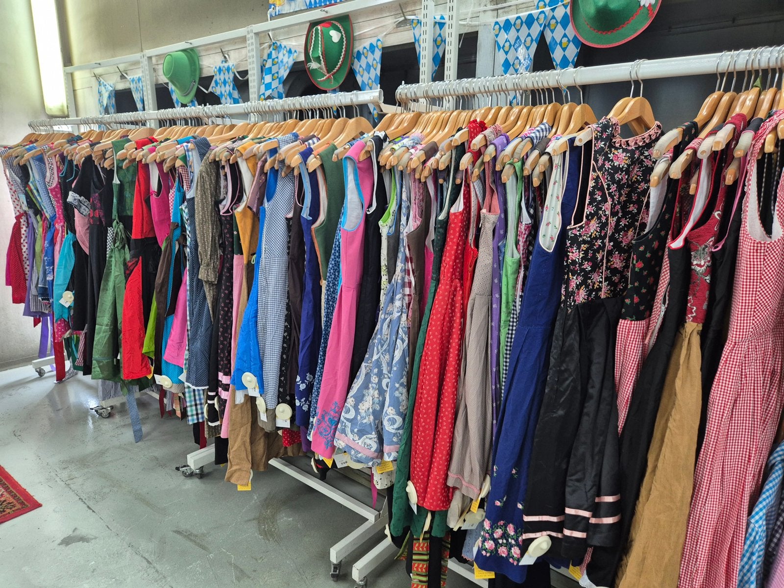 Originele Oktoberfest kleding: Dirndl jurken & Lederhosen, Kleding | Dames, Carnavalskleding en Feestkleding, Overige thema's