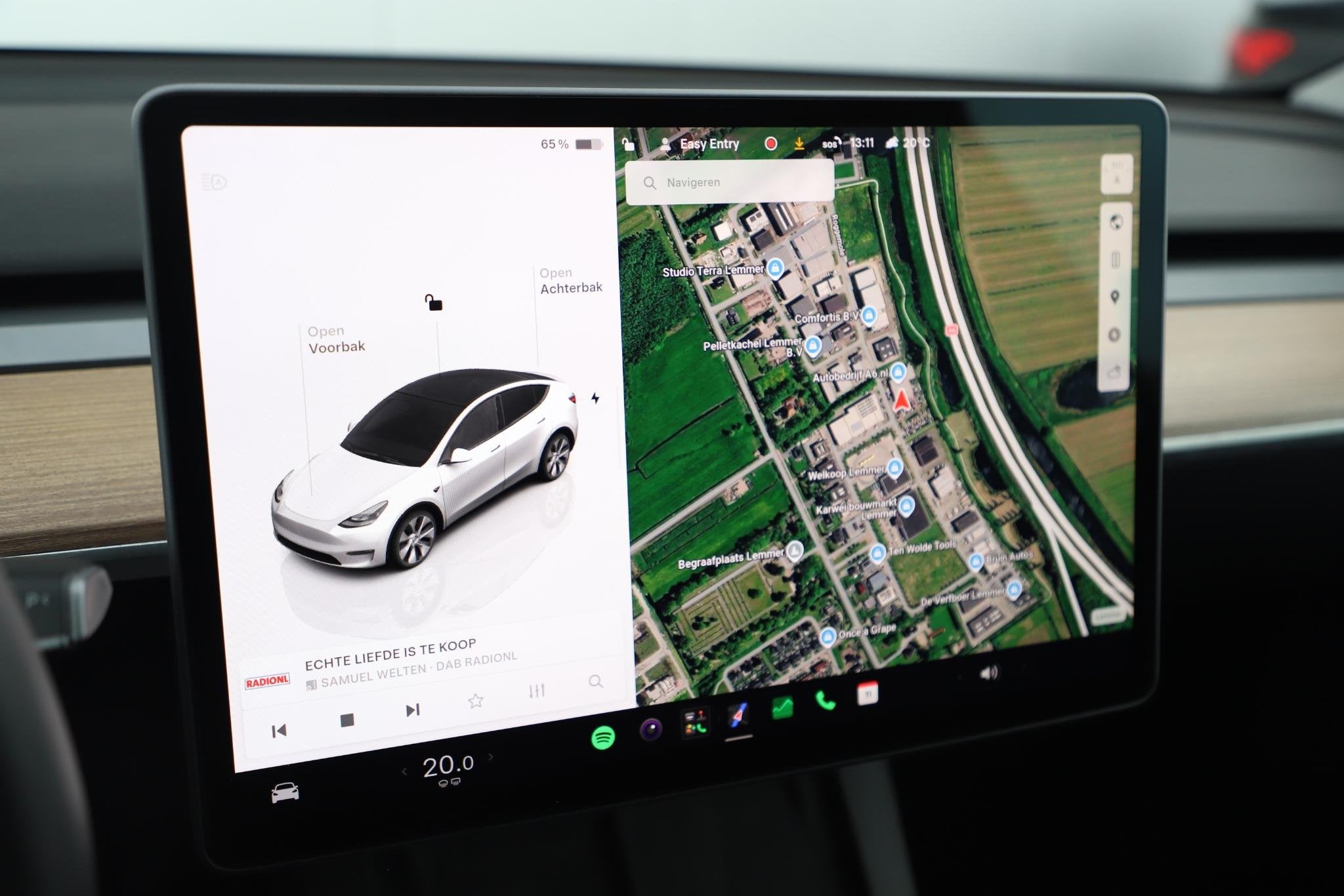 Foto 17 van Tesla Model Y Long Range AWD 75 kWh Afneembare Trekhaak Pano