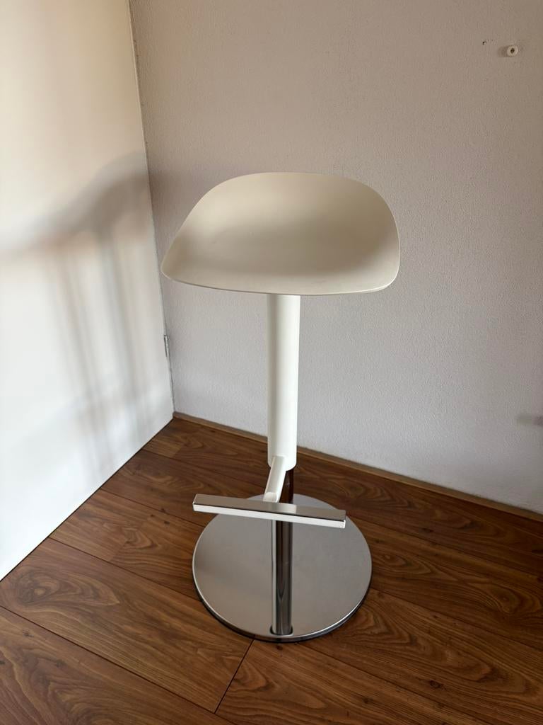 IKEA JANINGE barkruk – wit, Huis en Inrichting, Barkrukken, Gebruikt, 60 tot 90 cm, Metaal, 1 kruk, In hoogte verstelbaar, Ophalen