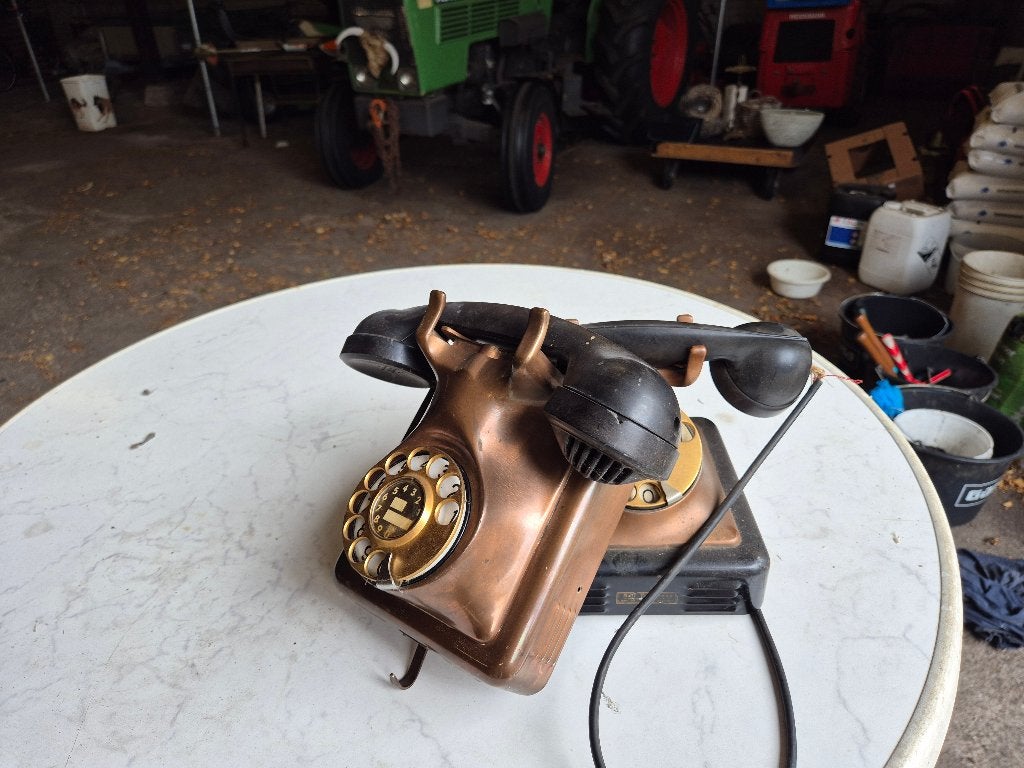Antieke Telefoon, Ophalen