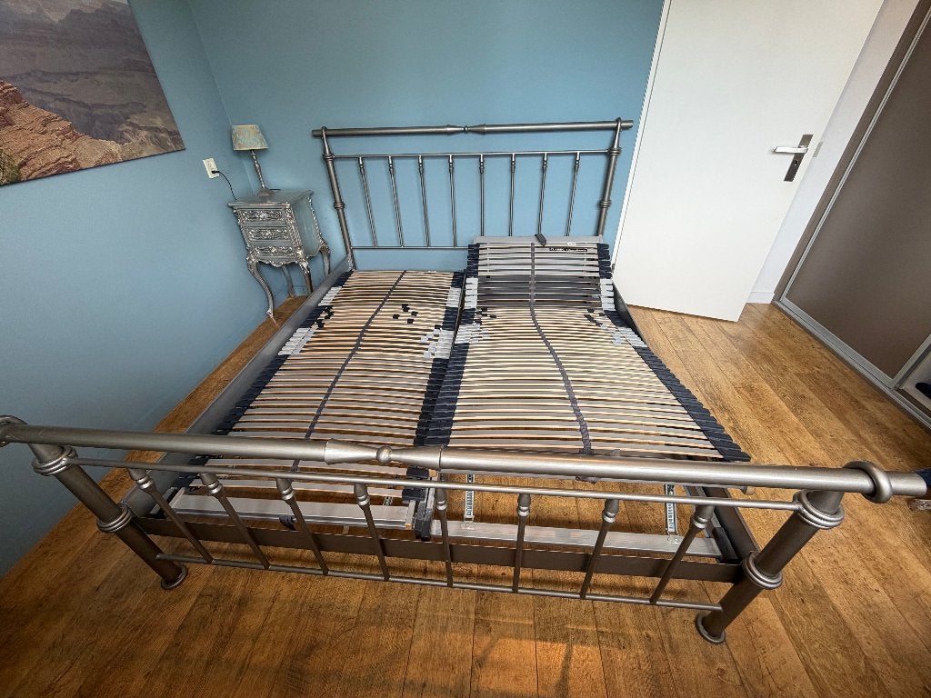 Te Koop: bed-ombouw met verstelbare lattenbodem, Ophalen, Tweepersoons, Zo goed als nieuw, Bedbodem
