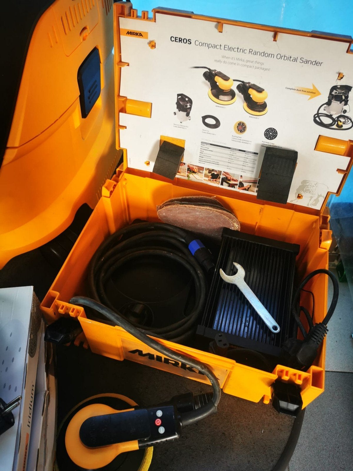 Foto 5 van Mirka schuurmachines  Leros met Stofzuiger 1230 M AFC