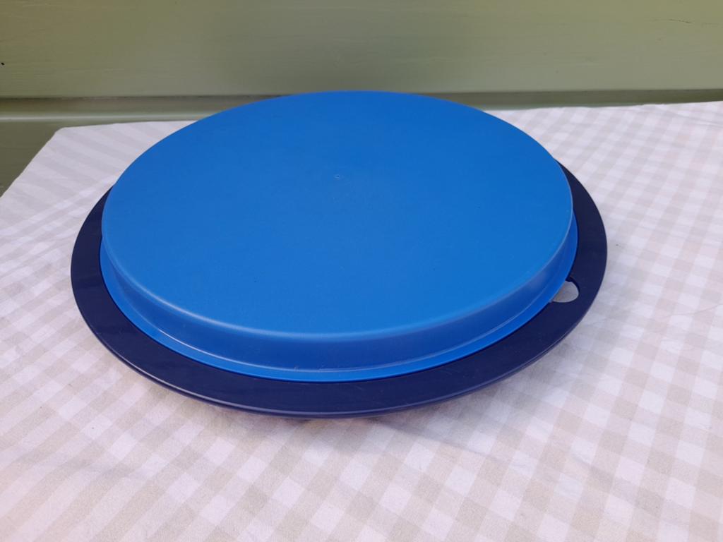 Mooie hapjesschaal, taartschaal met deksel. Als nieuw, Ophalen of Verzenden, Zo goed als nieuw, Blauw, Schaal