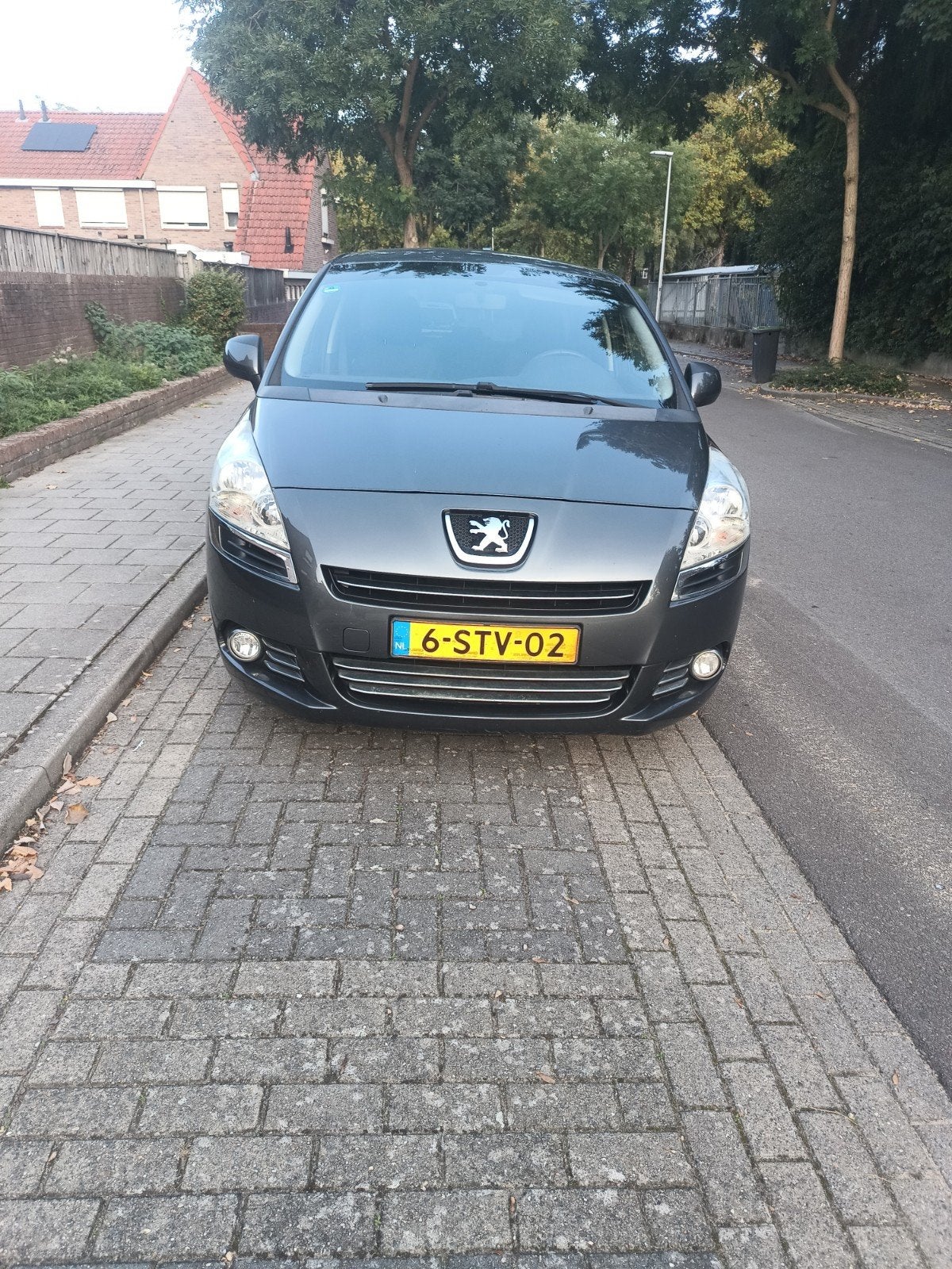 Peugeot 5008 1.6 VTI 5PL 2010 Grijs, Auto's, Voorwielaandrijving, 1402 kg, 4 cilinders, 14 km/l