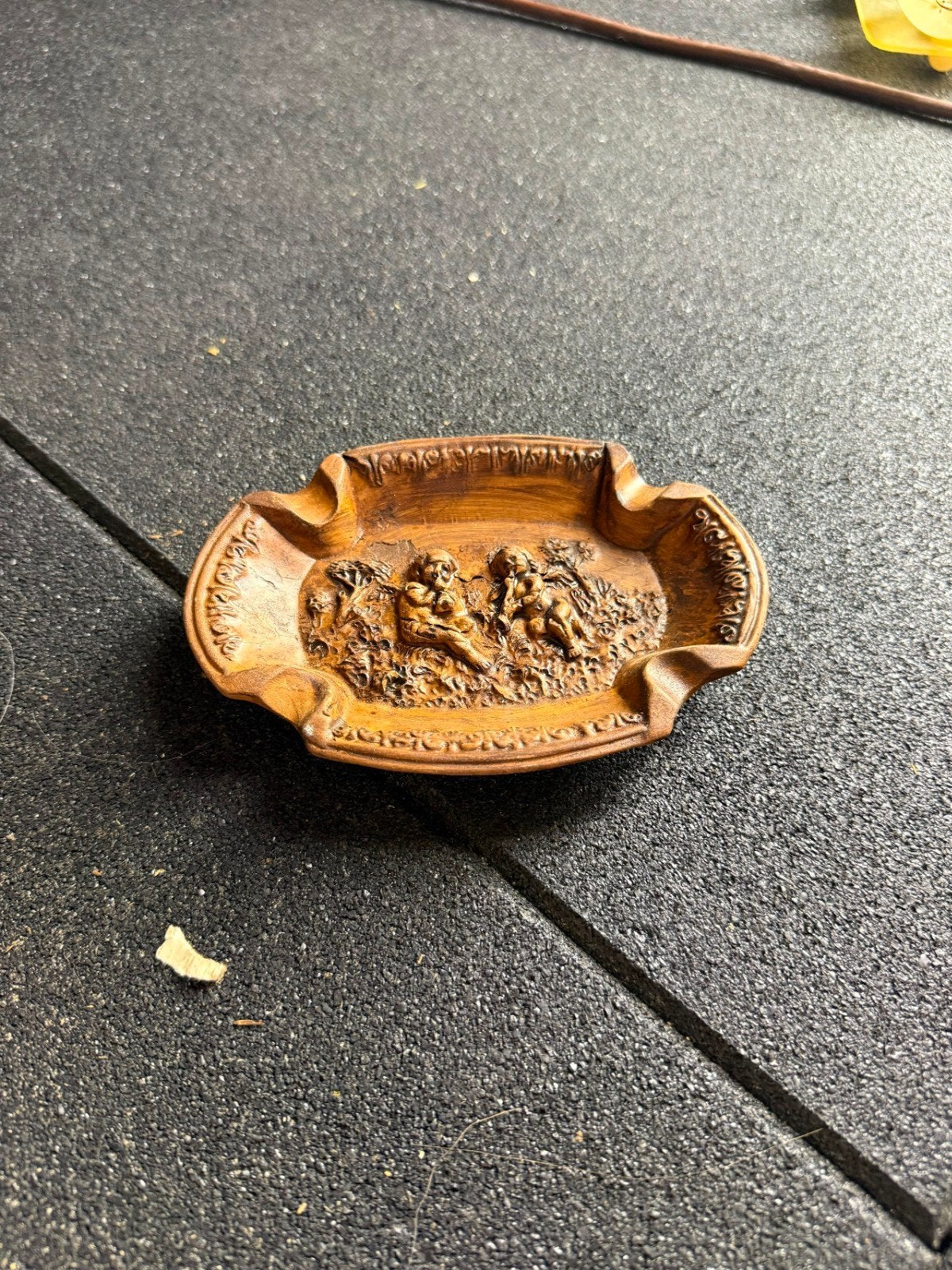 Antieke houten asbak met gedetailleerd reliëf, Ophalen of Verzenden
