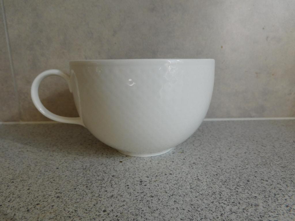 Kop 7x10,5 cm. Wit Tipo (Golfbal structuur) Villeroy & Boch, Huis en Inrichting, Ophalen of Verzenden, Zo goed als nieuw, Overige stijlen