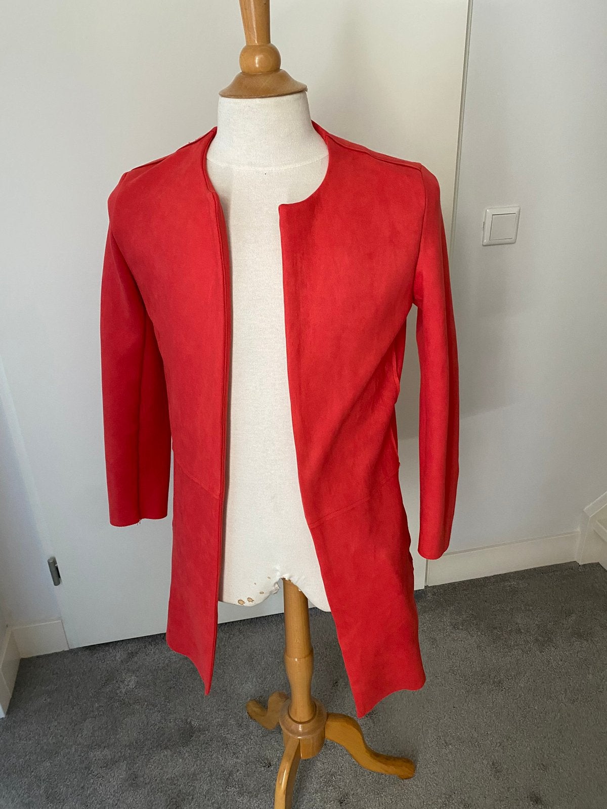 Rode binnen/ tussen jas, Ophalen of Verzenden, Zo goed als nieuw, Maat 38/40 (M), Rood
