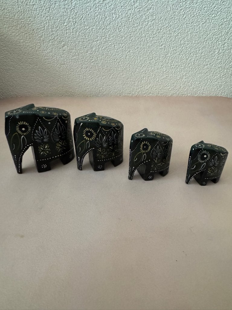 Set van 4 handbeschilderde houten olifanten beeldjes, Antiek en Kunst, Hout, India, Ophalen of Verzenden, Geschilderd