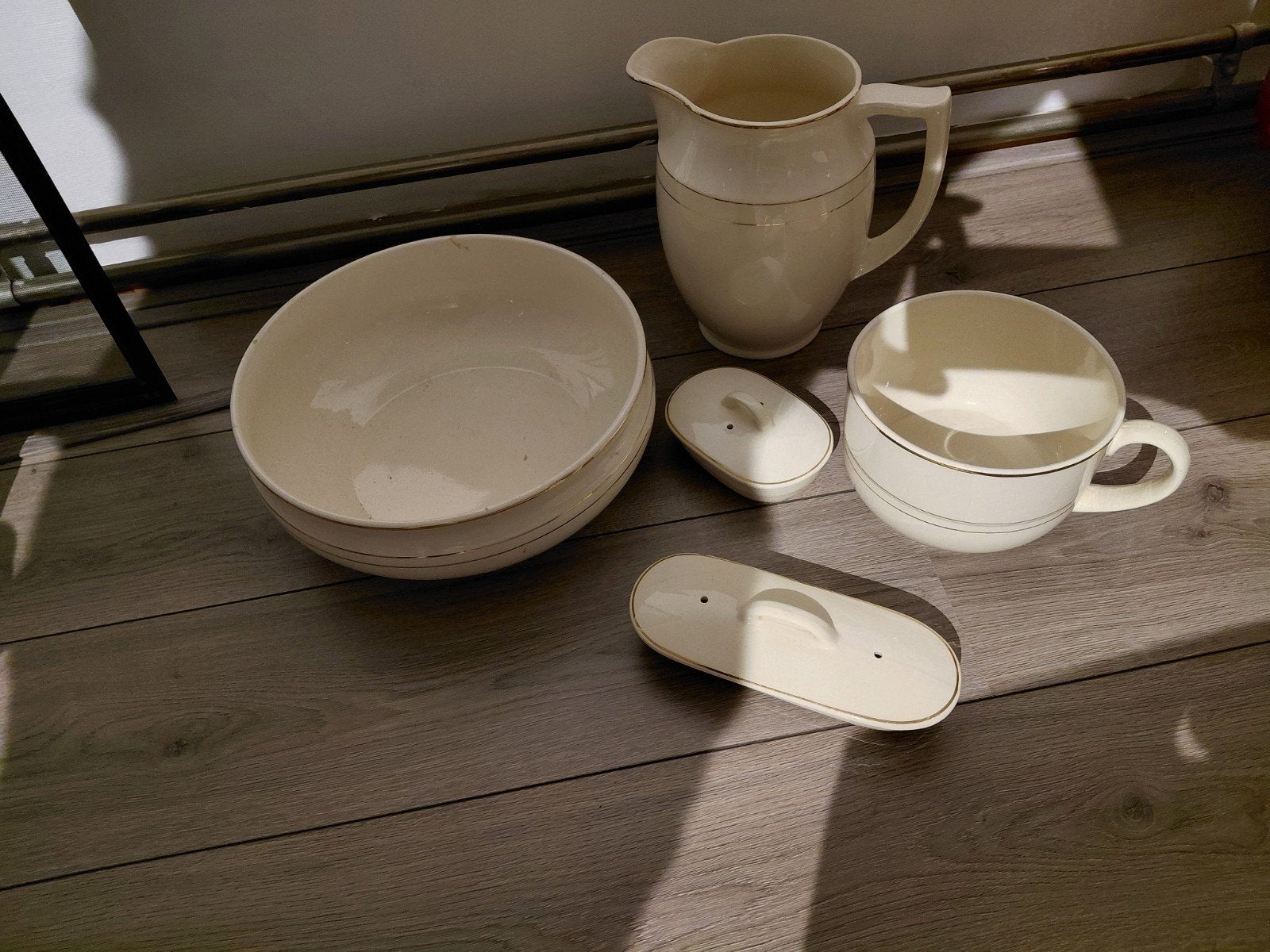 Crèmekleurig lampet set met gouden randje, Ophalen