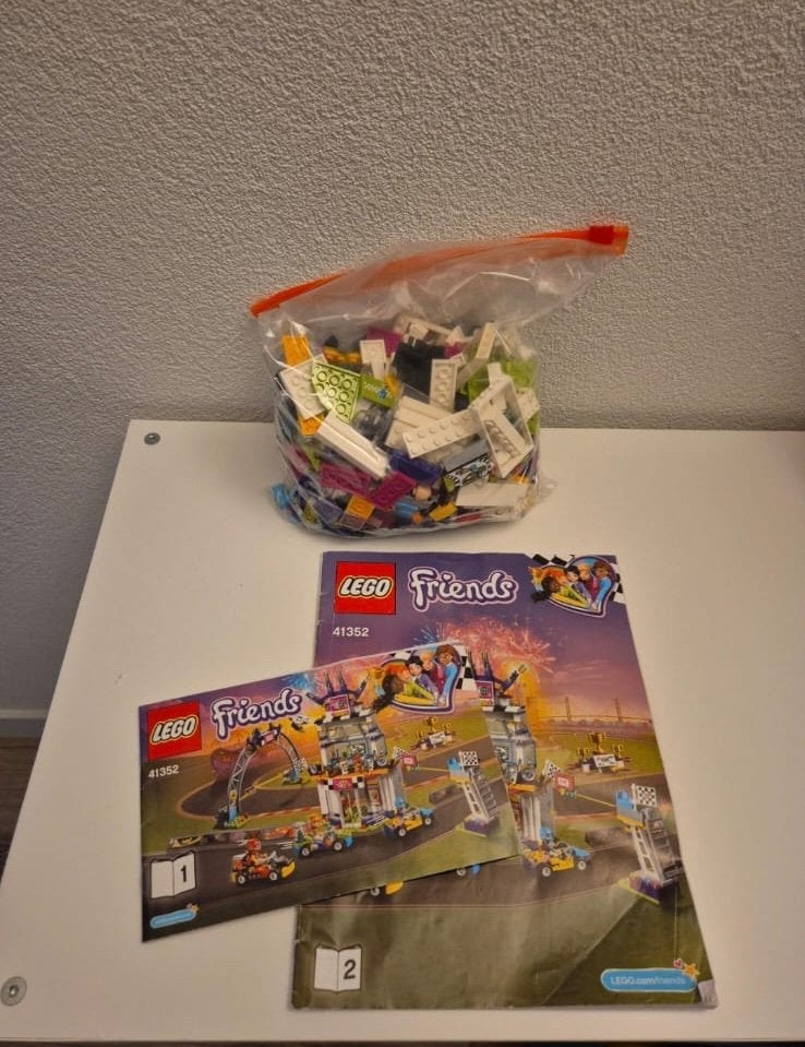 LEGO Friends de grote race dag 41352, Kinderen en Baby's, Ophalen of Verzenden, Zo goed als nieuw