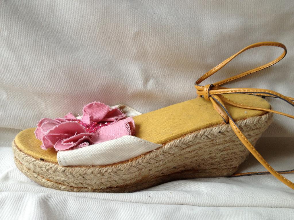 Stoffen 39 wit roze sleehak espadrilles bloem egf lint veter, Kleding | Dames, Schoenen, Ophalen of Verzenden, Espadrilles of Moccasins