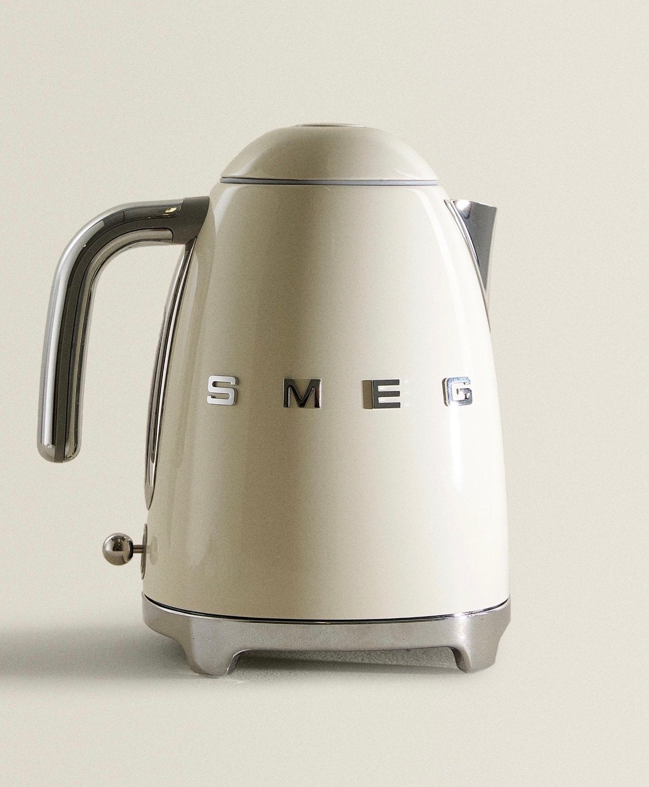 Smeg waterkoker crème en rvs - Zo goed als nieuw, 1 tot 2 liter, Ophalen, Zo goed als nieuw, Rvs