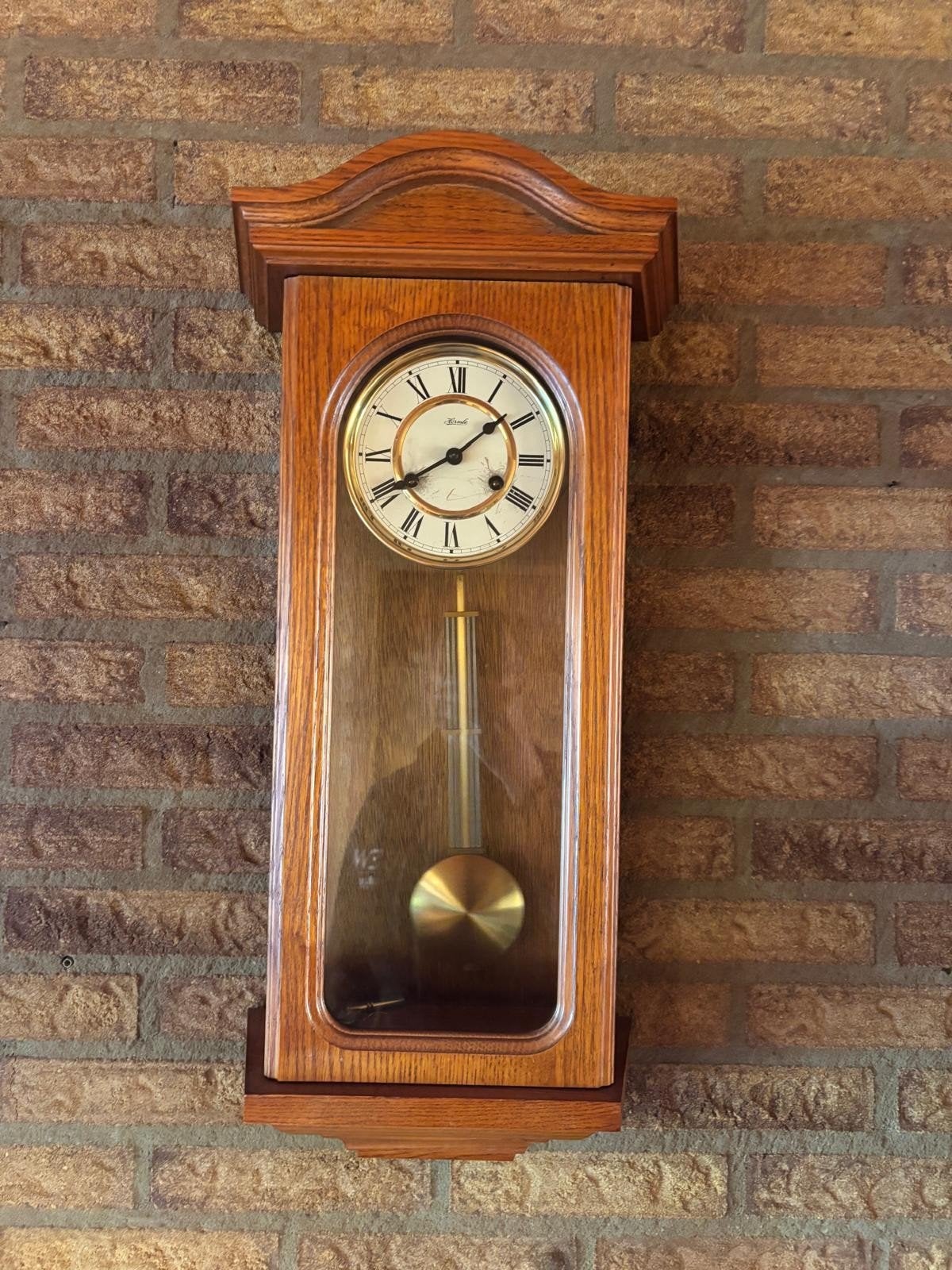 Antieke Hermle wandklok met originele sleutel, Antiek en Kunst, Antiek | Klokken, Ophalen of Verzenden