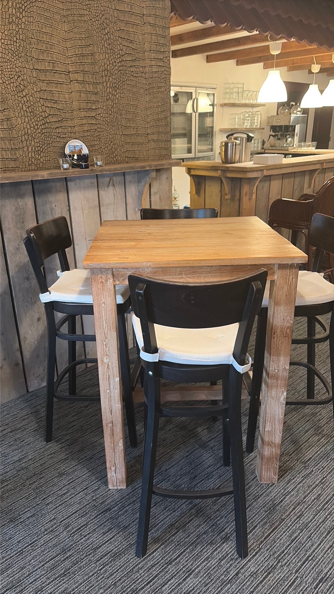 Tafel met 4 barkrukken, Ophalen, Zo goed als nieuw