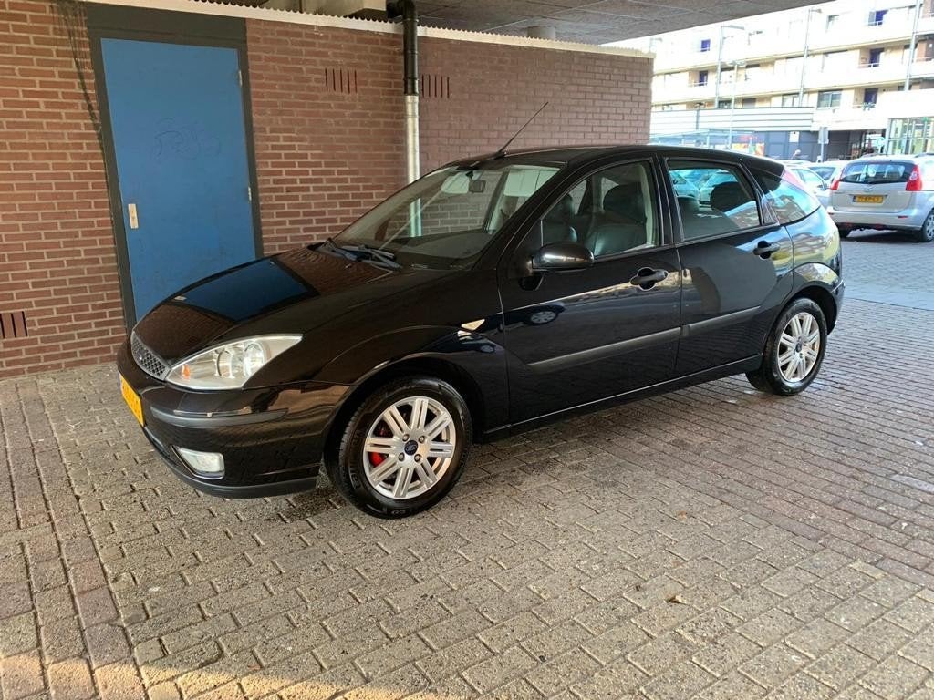 Ford Focus 1.6 2004 Zwart, Auto's, 1596 cc, 15 km/l, Zwart, 4 cilinders
