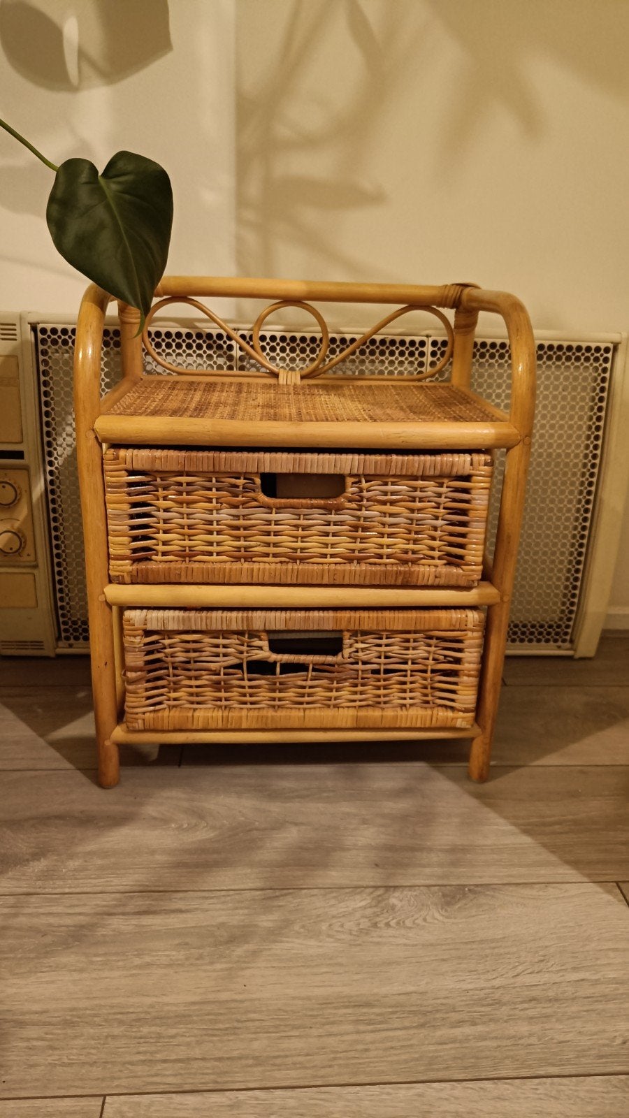 Rotan nachtkastje met twee lades, Ophalen, Overige materialen, Gebruikt, Minder dan 45 cm