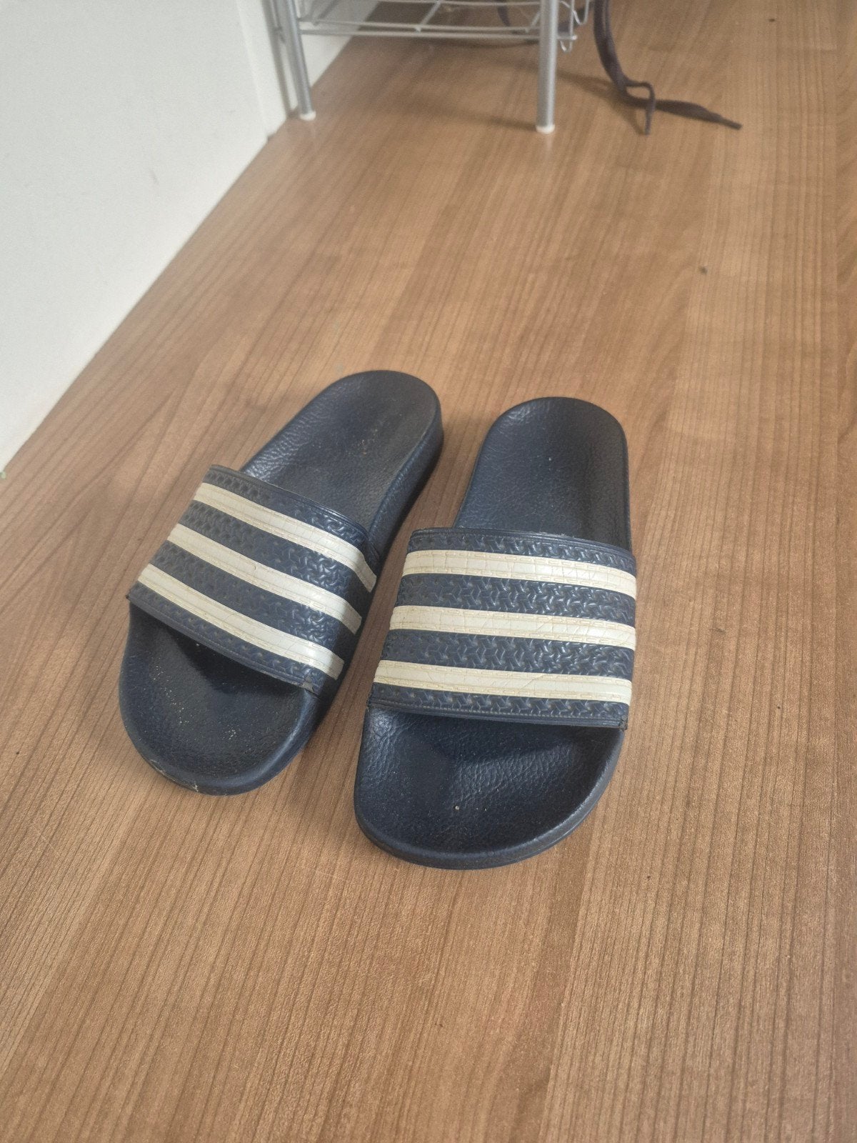 Adidas Slippers Maat 4 - Comfortabel en Stijlvol, Adidas, Zwart, Gedragen, Ophalen