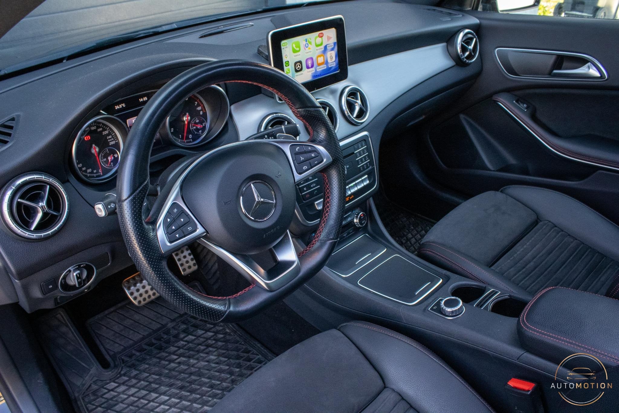 Mercedes-Benz CLA-klasse 180 Buss AMG PANO CAMERA CARPLAY LE, Auto's, Gebruikt, 4 cilinders, Met garantie (alle), Leder en Stof