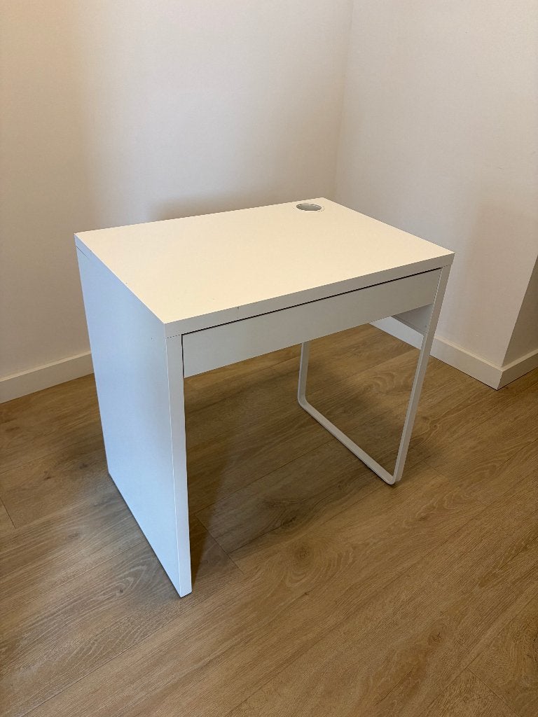 Wit bureau met lade en kabeldoorvoer, Ophalen, Kabelgoot, 50 cm, Zo goed als nieuw