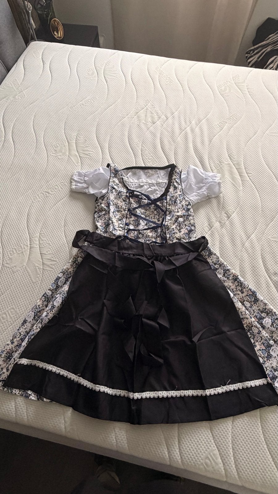 Dirndl jurk met bloemenprint en schort - Maat XXL, Maat 38/40 (M), Meerkleurig, Nieuw, Ophalen of Verzenden