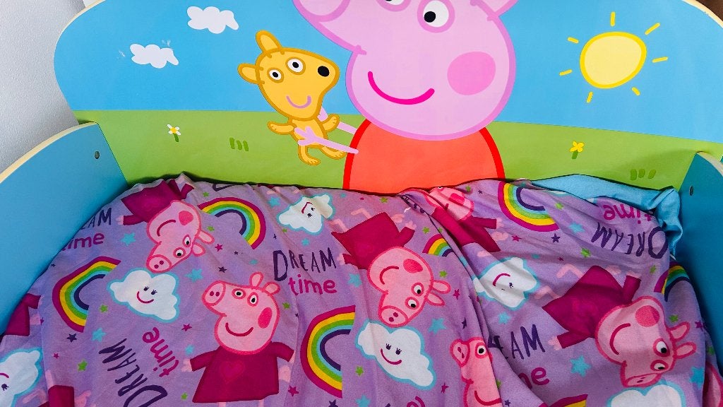 Peppa Pig kinder Bed en matras, Kinderen en Baby's, Kinderkamer | Bedden, Ophalen, 70 tot 85 cm, 140 tot 160 cm, Zo goed als nieuw