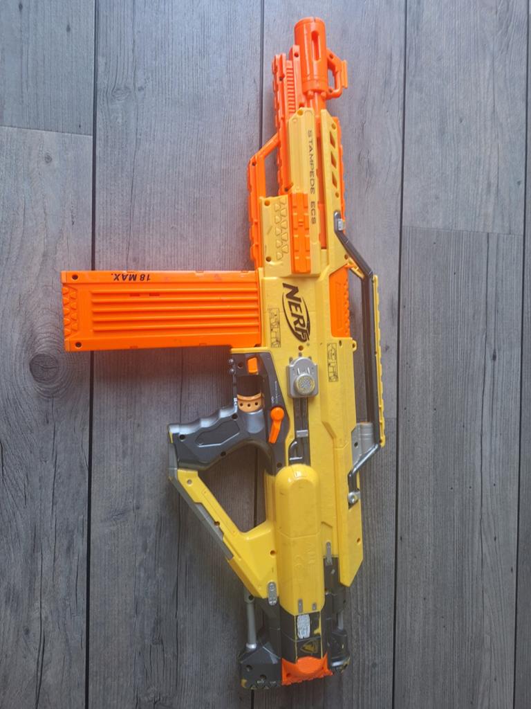 Nerf Stampede ECS Blaster met magazijn, Ophalen