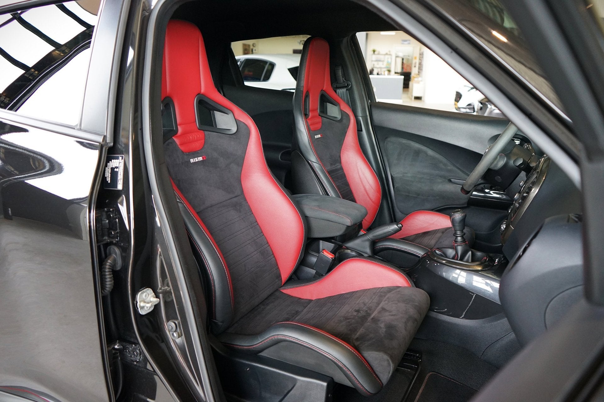 Nissan Juke 1.6 Nismo RS RECARO | 360 CAM | DEALERONDERHOU, Voorwielaandrijving, Dealer onderhouden, 1618 cc, Gebruikt