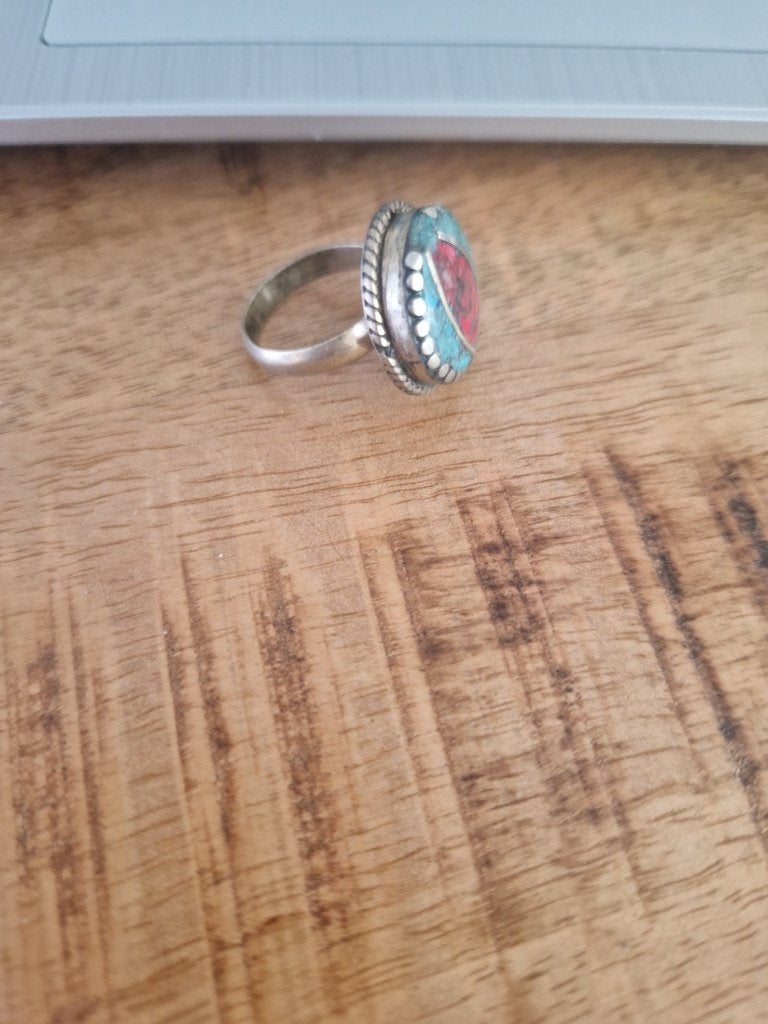 Tibetaanse ring met koraal/turquoise maat 17, Ophalen of Verzenden, Zilver, Ring, Met edelsteen