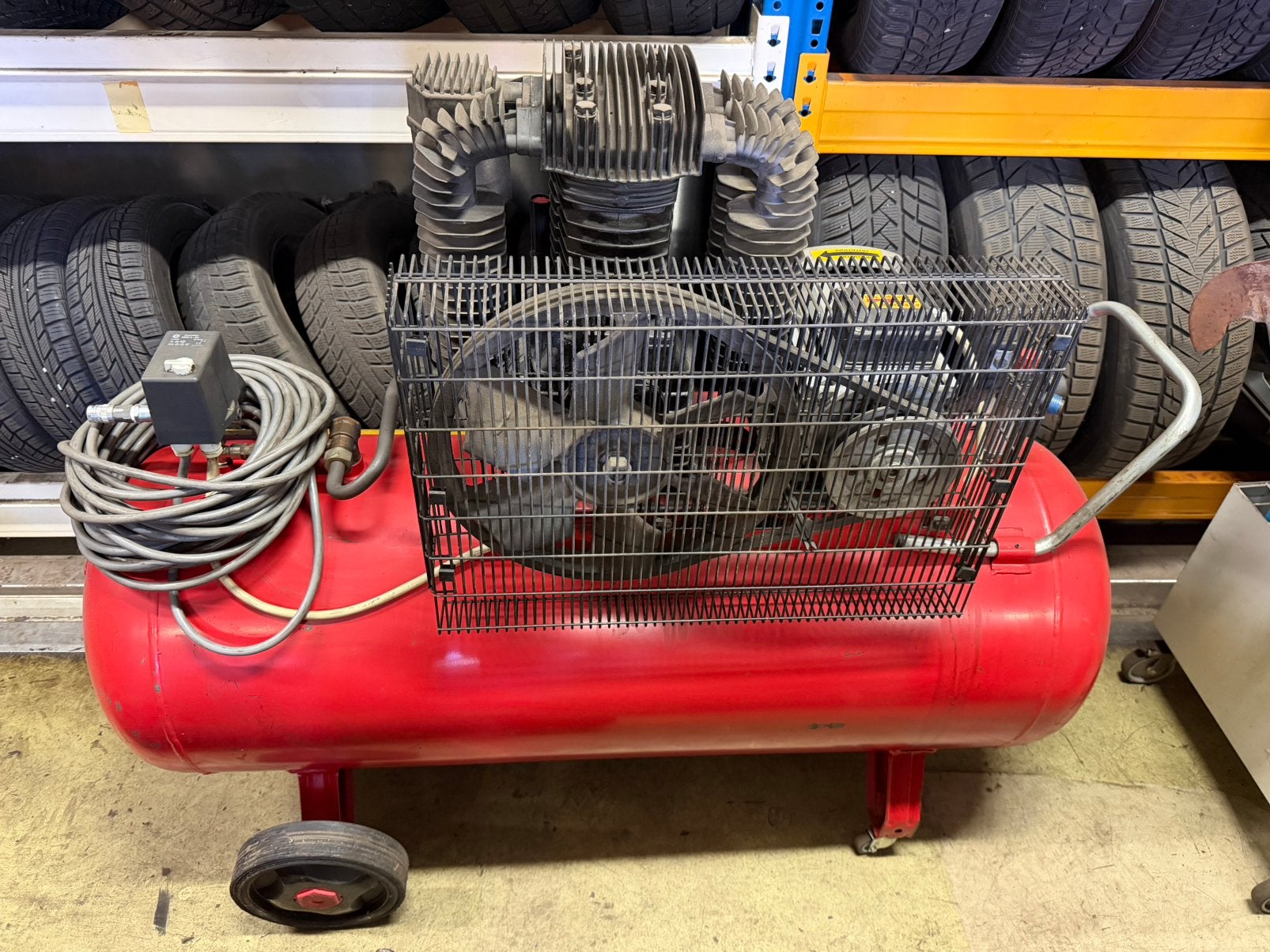 Compressor, Doe-het-zelf en Verbouw, Ophalen, Gebruikt, 100 liter of meer, 200 tot 400 liter/min
