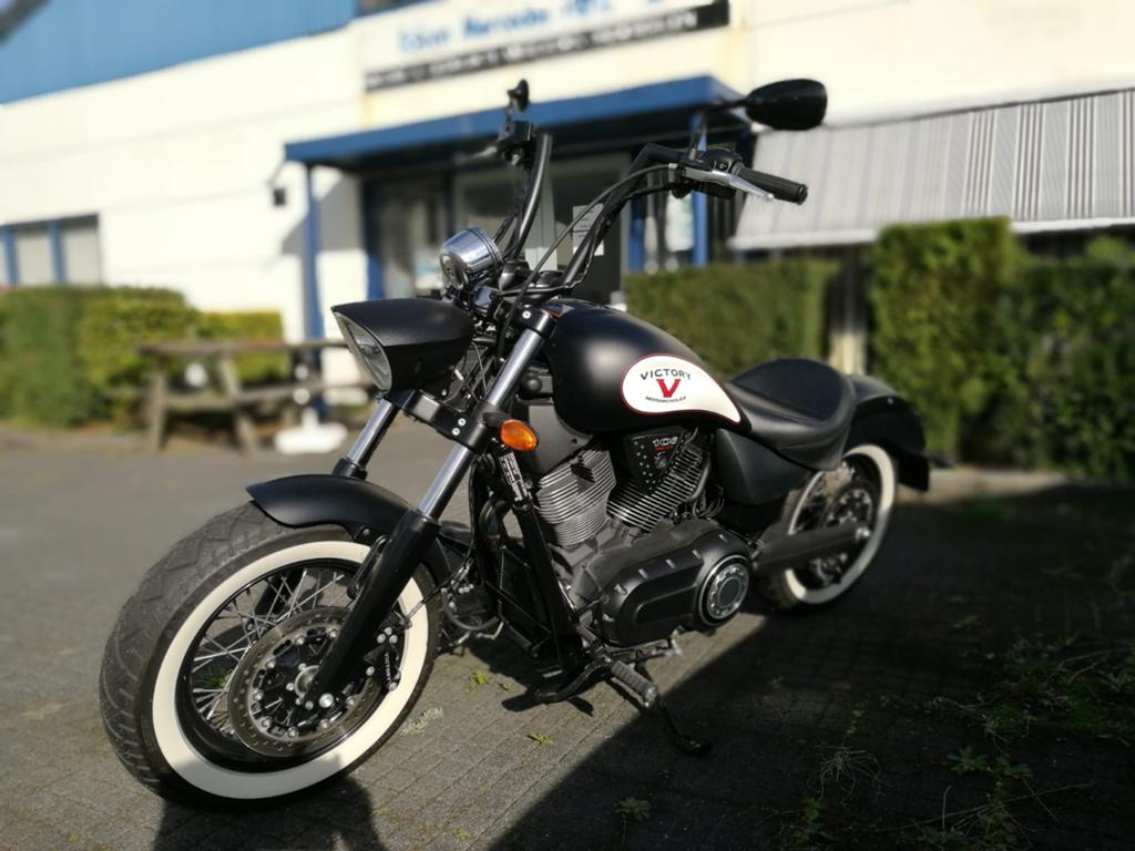 Victory highball, Motoren, Ophalen