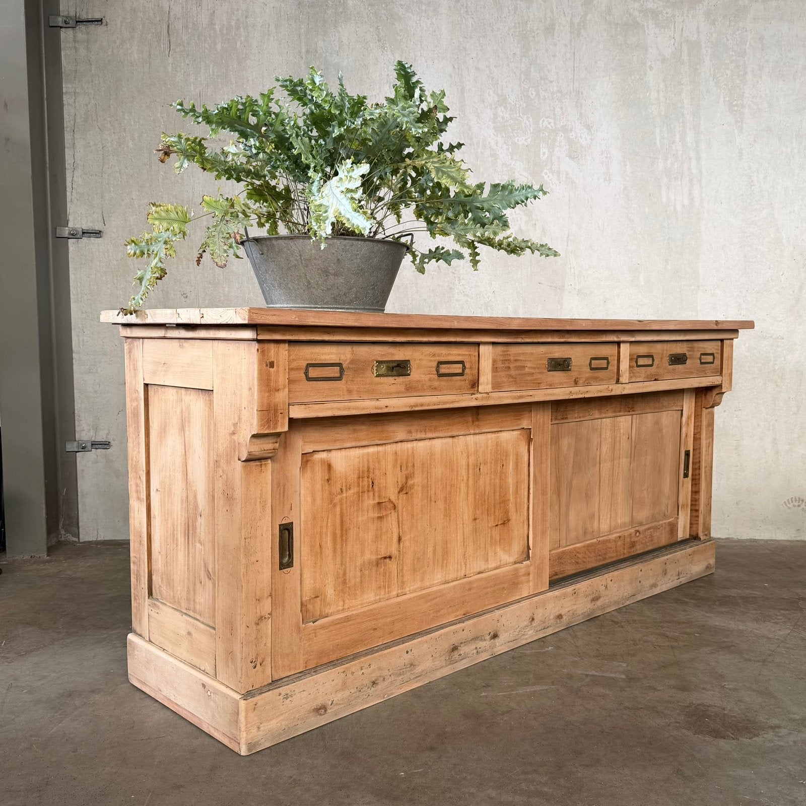 Antieke schuifkast, militaire laboratorium kast, dressoir, Ophalen