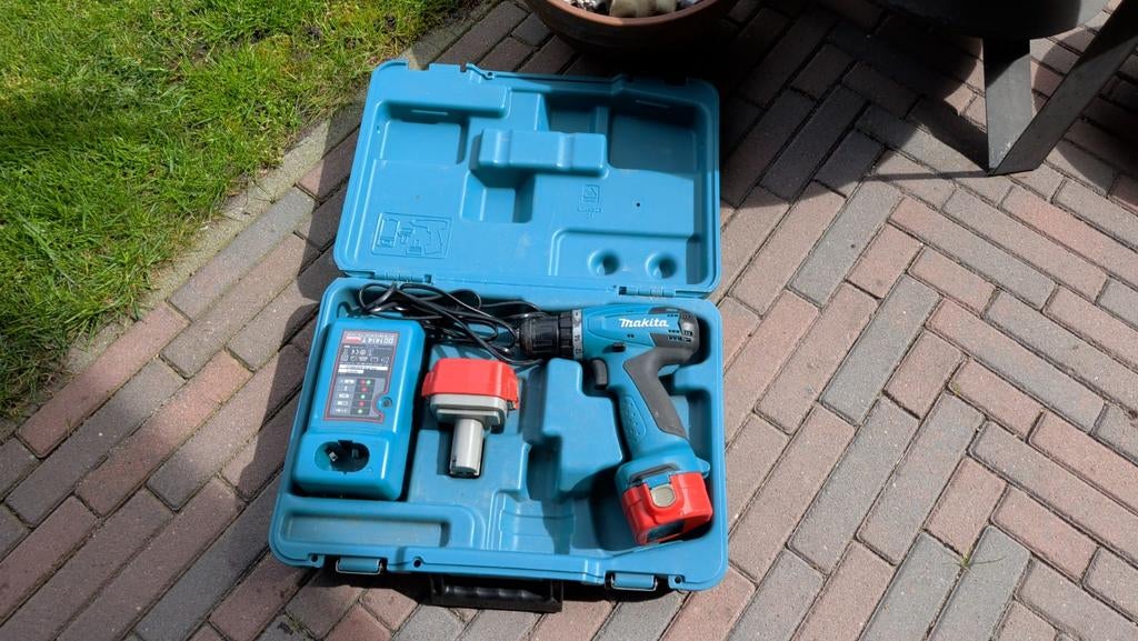 Makita schroef- en boormachine 12V met lader, Ophalen of Verzenden