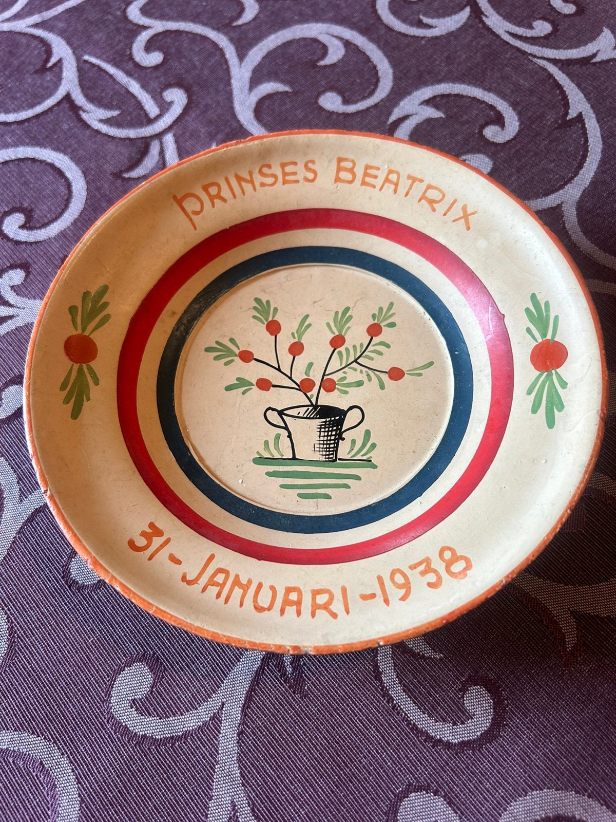 Mooi bordje uitgegeven tgv de geboorte prinses BEATRIX, Ophalen of Verzenden, Zo goed als nieuw, Servies