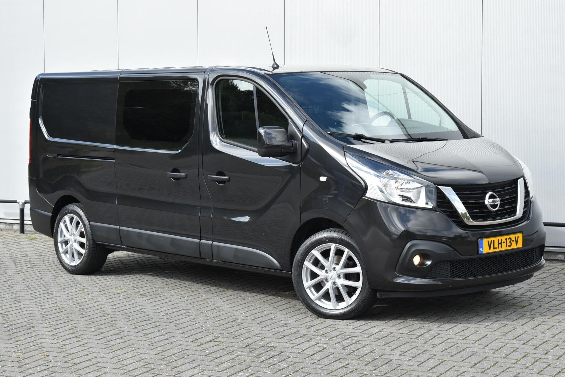 Nissan NV300 2.0 dCi 120Pk L2H1 Clima Airco Camera Trekhaak, Voorwielaandrijving, Stof, Gebruikt, 2000 kg