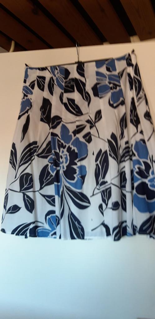 2 st. Rokken blauw/wit en zwart/wit mt.M, Ophalen of Verzenden, Zo goed als nieuw, Blauw, Boven de knie